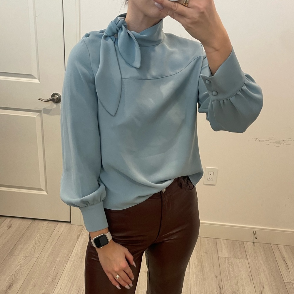 Elegant Blue Women's Top Aritzia